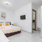 Apartment In With Wifi *