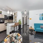 Apartment In With Wifi