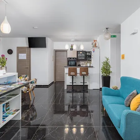 Stunning In With Wifi Apartament