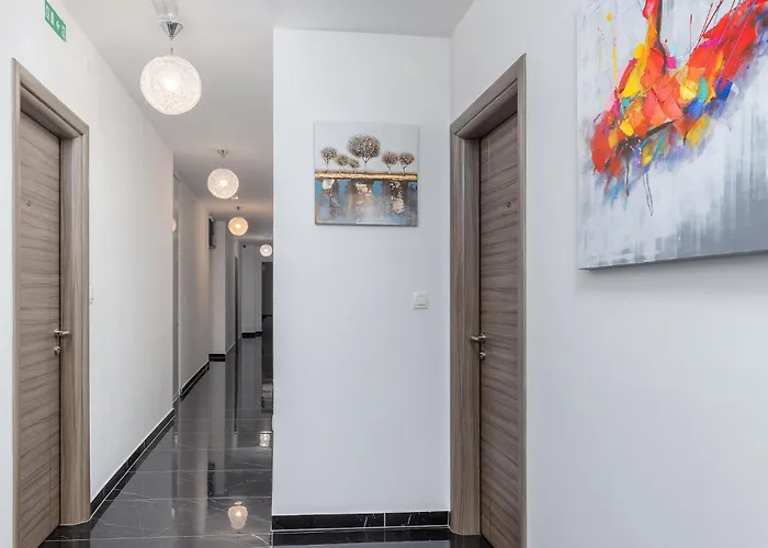 Stunning In With Wifi Пула