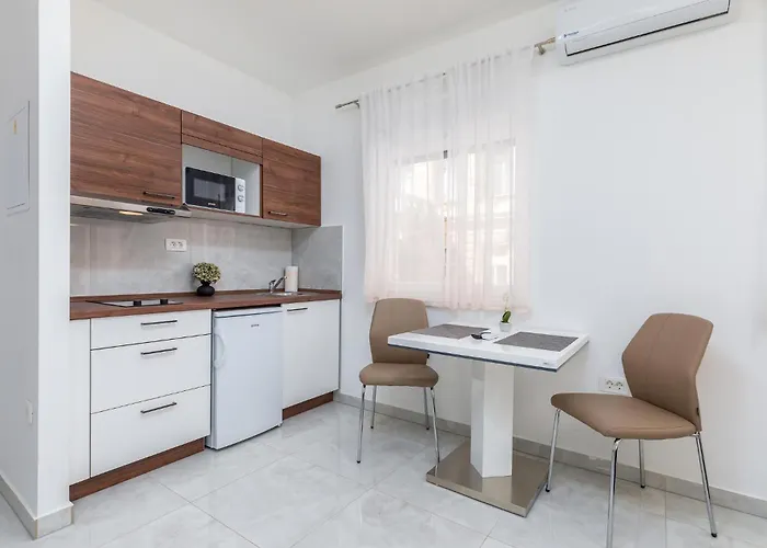 Апартаменти Stunning In With Wifi *