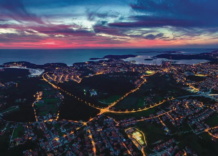 Stunning In With Wifi Апартаменти *